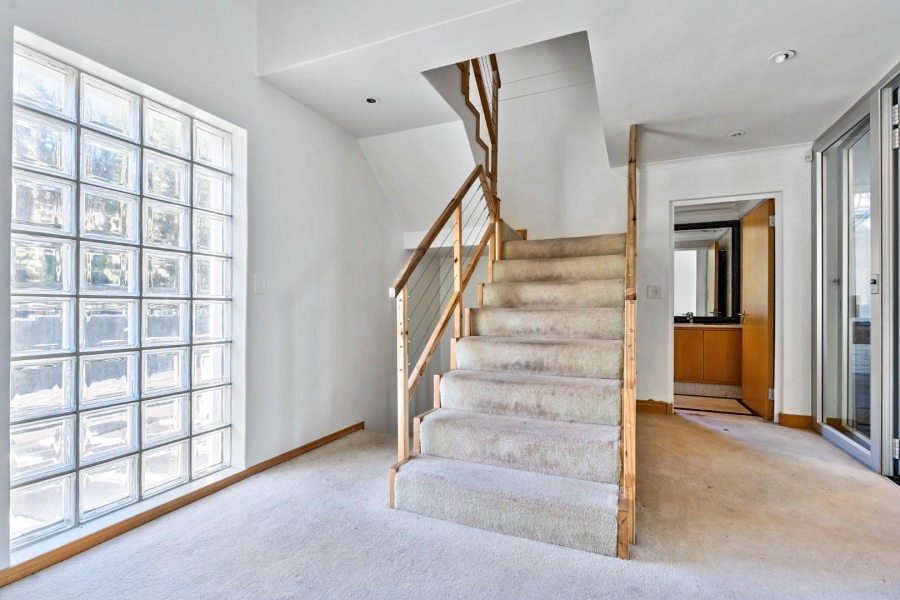 5 Bedroom Property for Sale in Fresnaye Western Cape